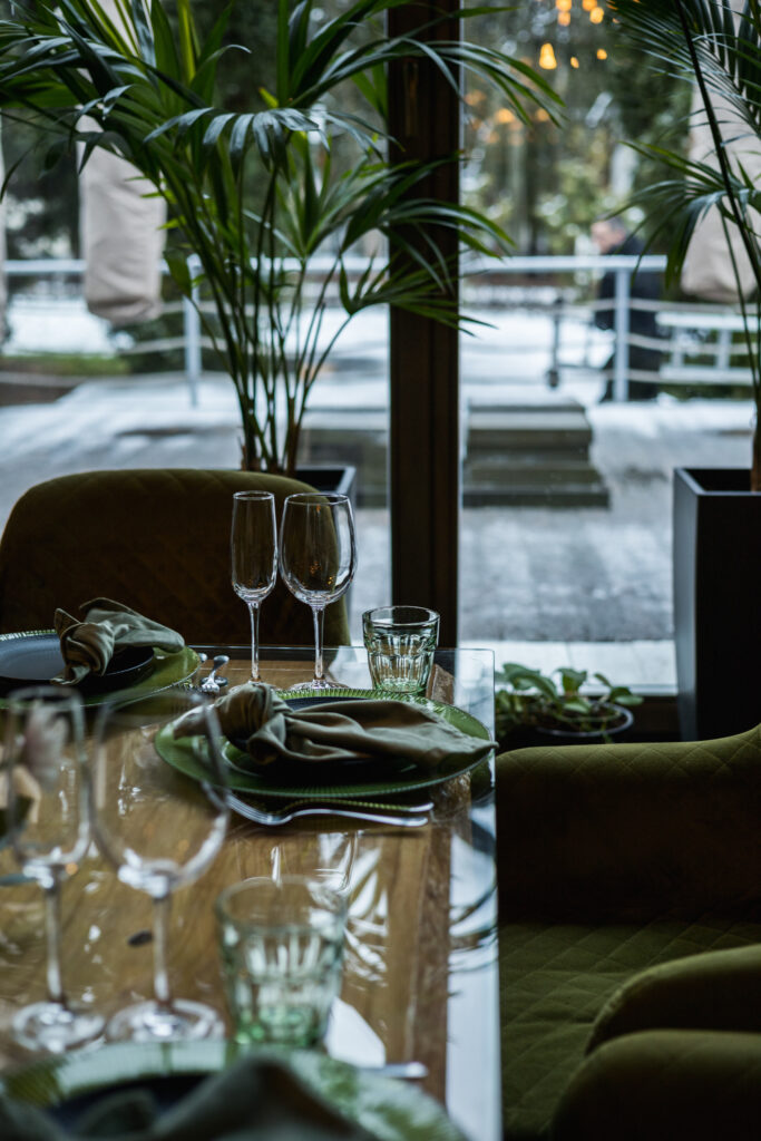 tablescape 2024 12 01 14 46 23 utc