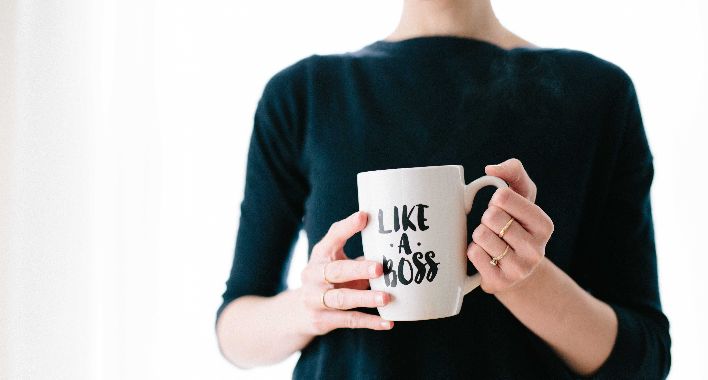 the difference between a boss and a leader